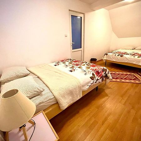 La Mama Hotel Pietroasa  Екстериор снимка