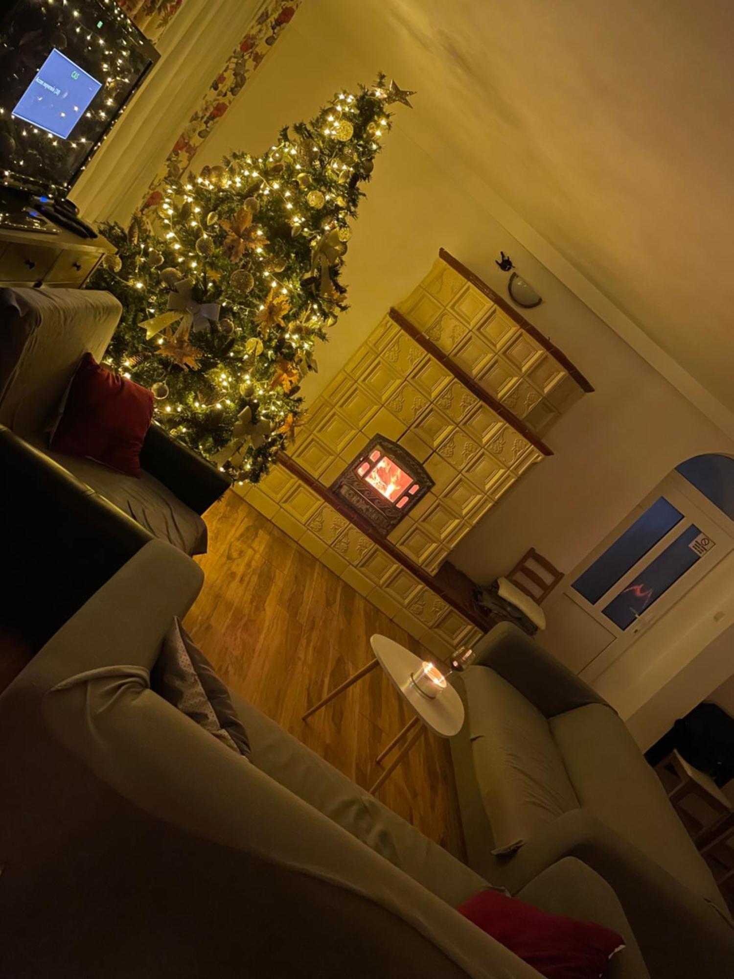 La Mama Hotel Pietroasa  Екстериор снимка
