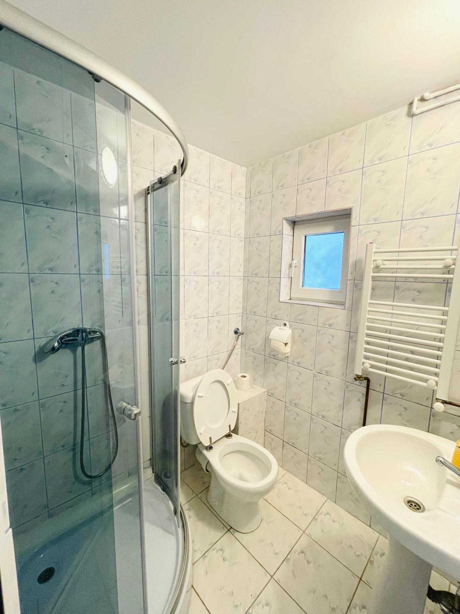 La Mama Hotel Pietroasa  Екстериор снимка