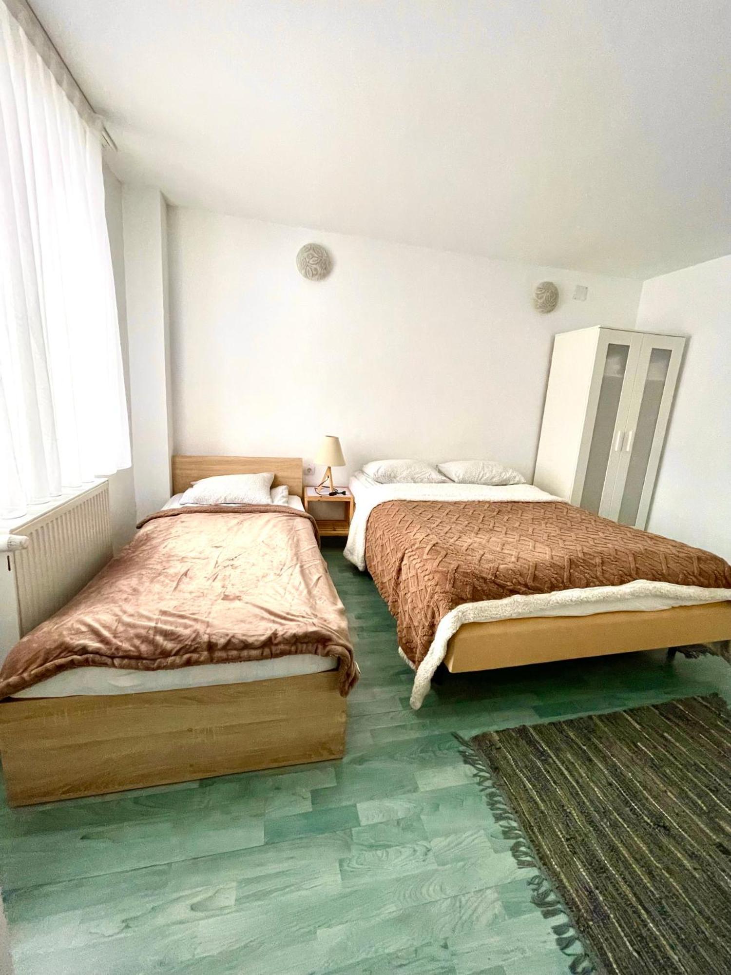 La Mama Hotel Pietroasa  Екстериор снимка