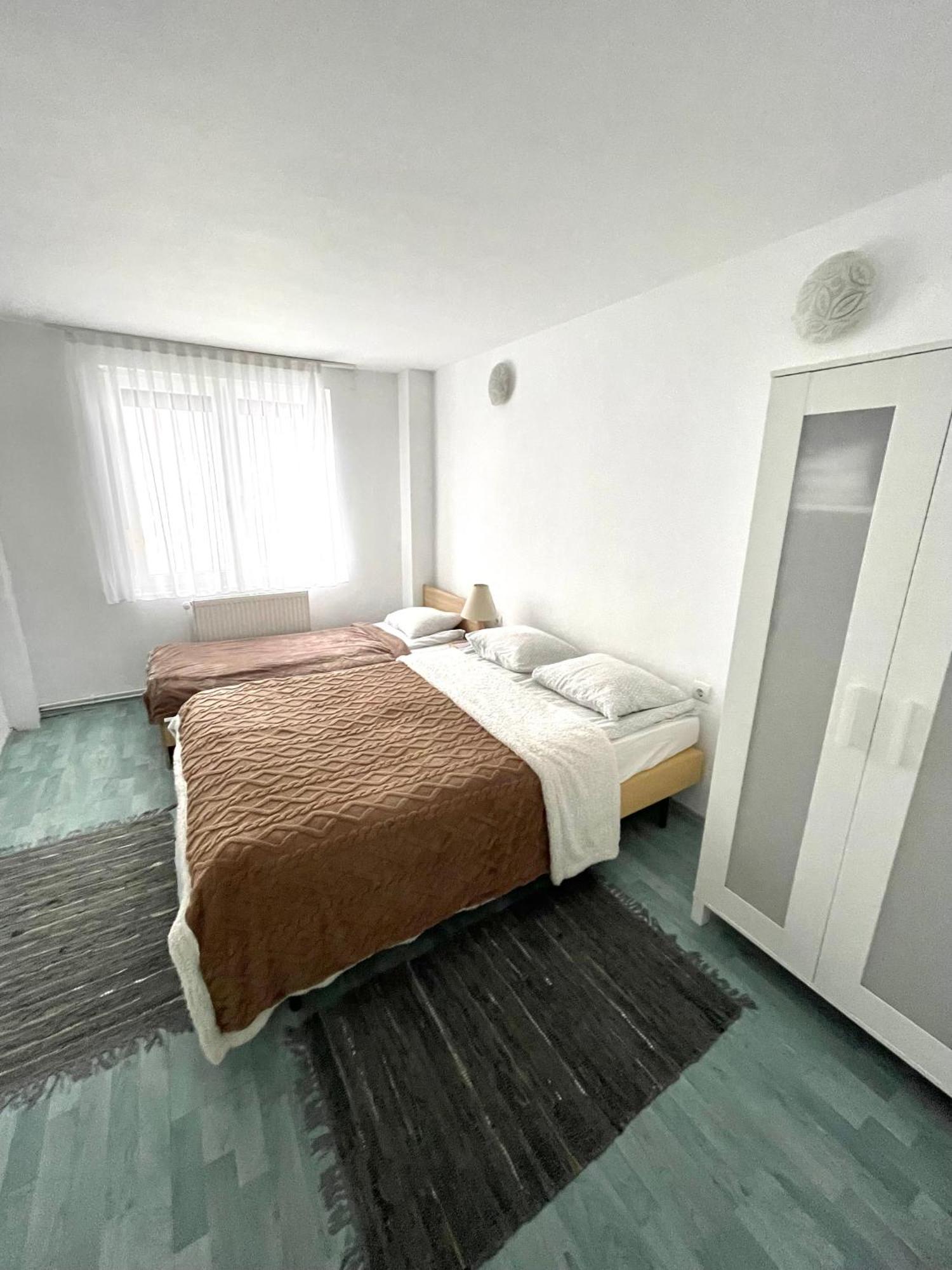 La Mama Hotel Pietroasa  Екстериор снимка