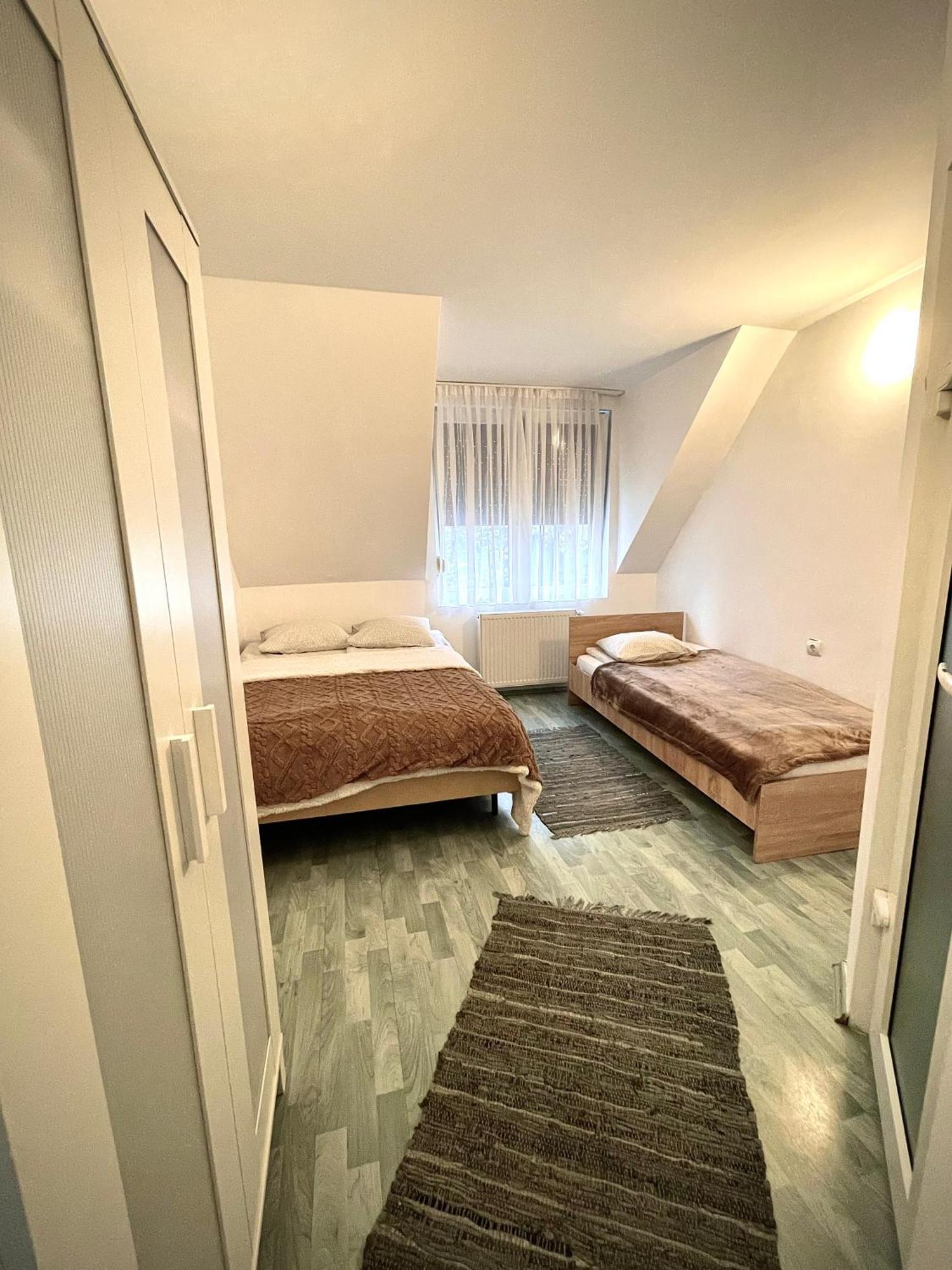 La Mama Hotel Pietroasa  Екстериор снимка