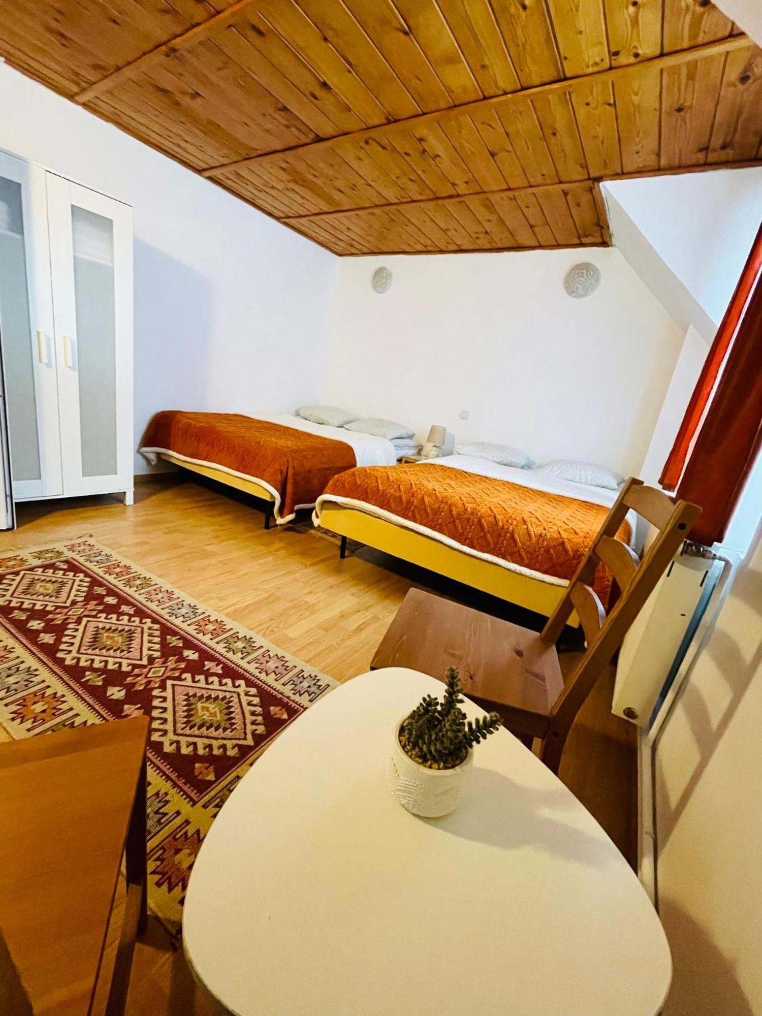 La Mama Hotel Pietroasa  Екстериор снимка