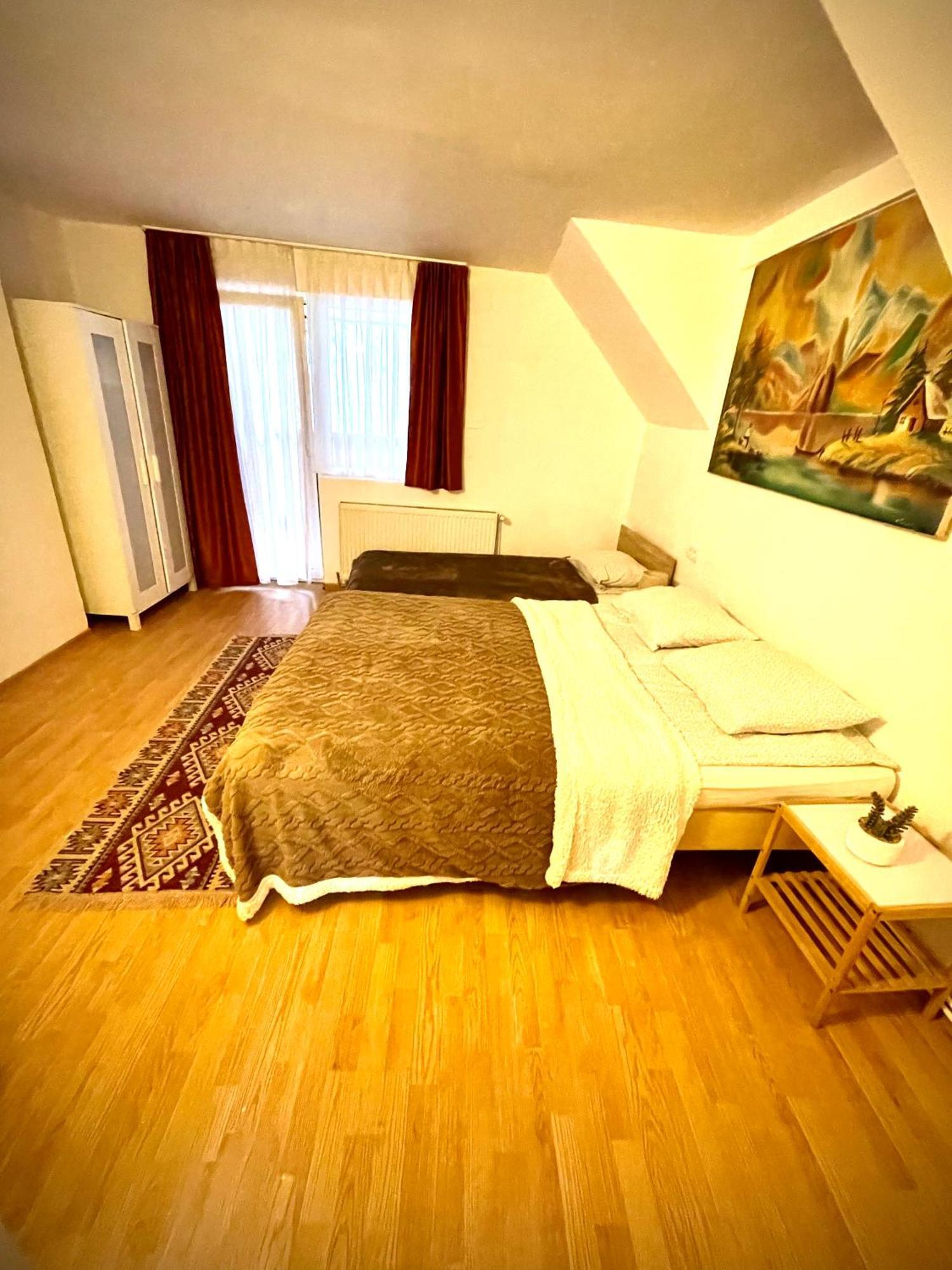 La Mama Hotel Pietroasa  Екстериор снимка