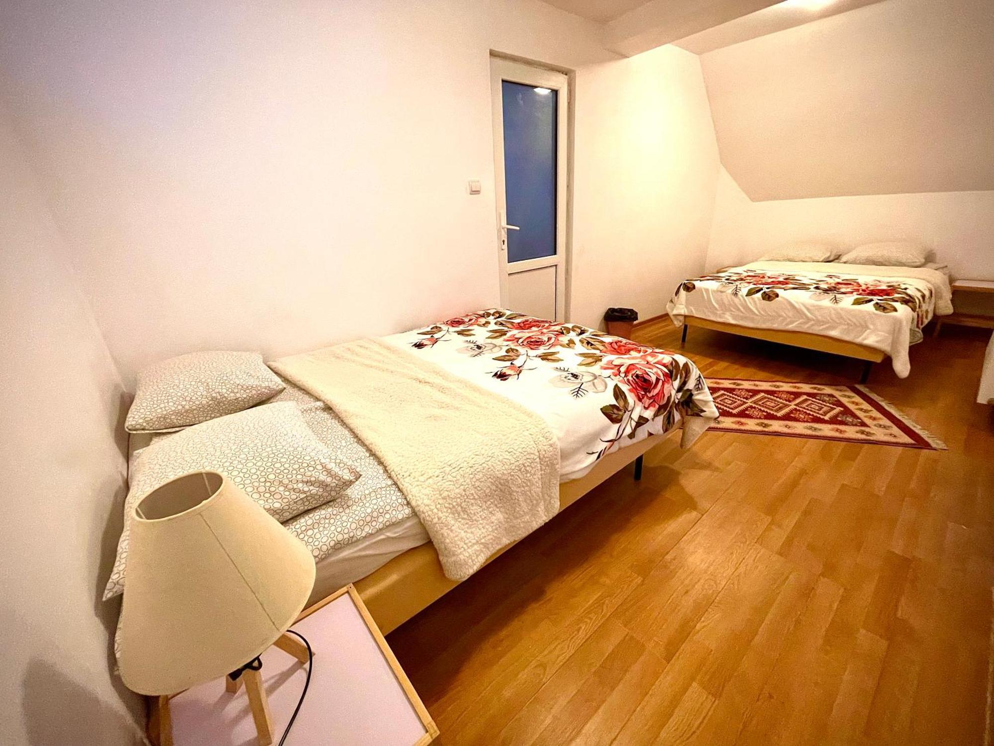 La Mama Hotel Pietroasa  Екстериор снимка