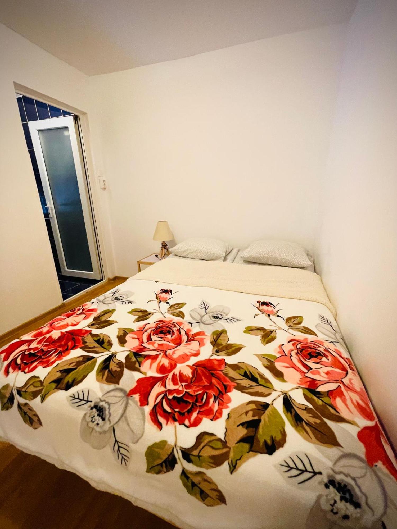 La Mama Hotel Pietroasa  Екстериор снимка