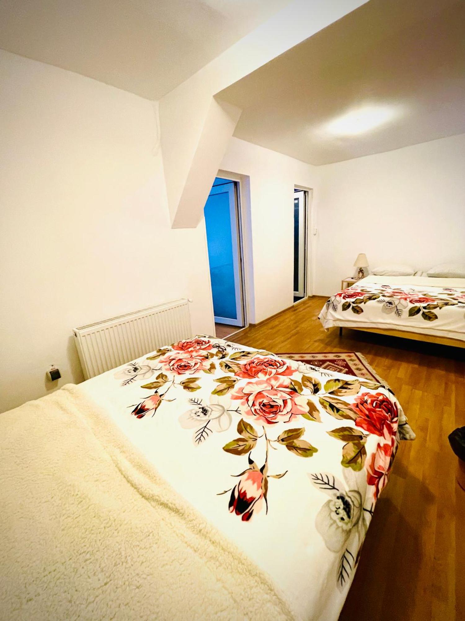 La Mama Hotel Pietroasa  Екстериор снимка