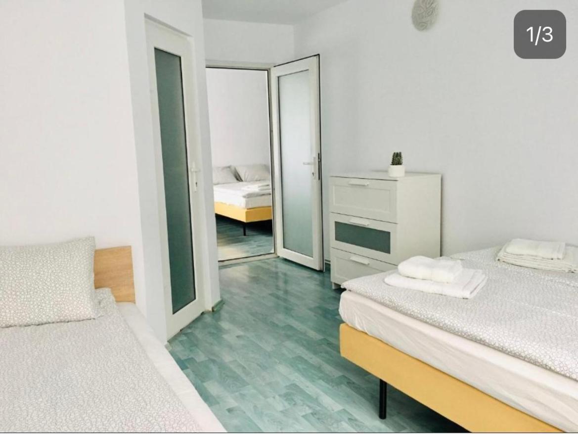 La Mama Hotel Pietroasa  Екстериор снимка