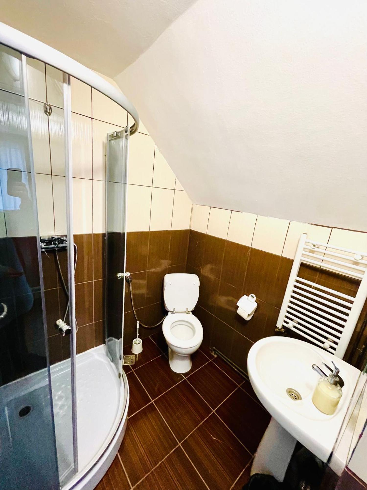 La Mama Hotel Pietroasa  Екстериор снимка