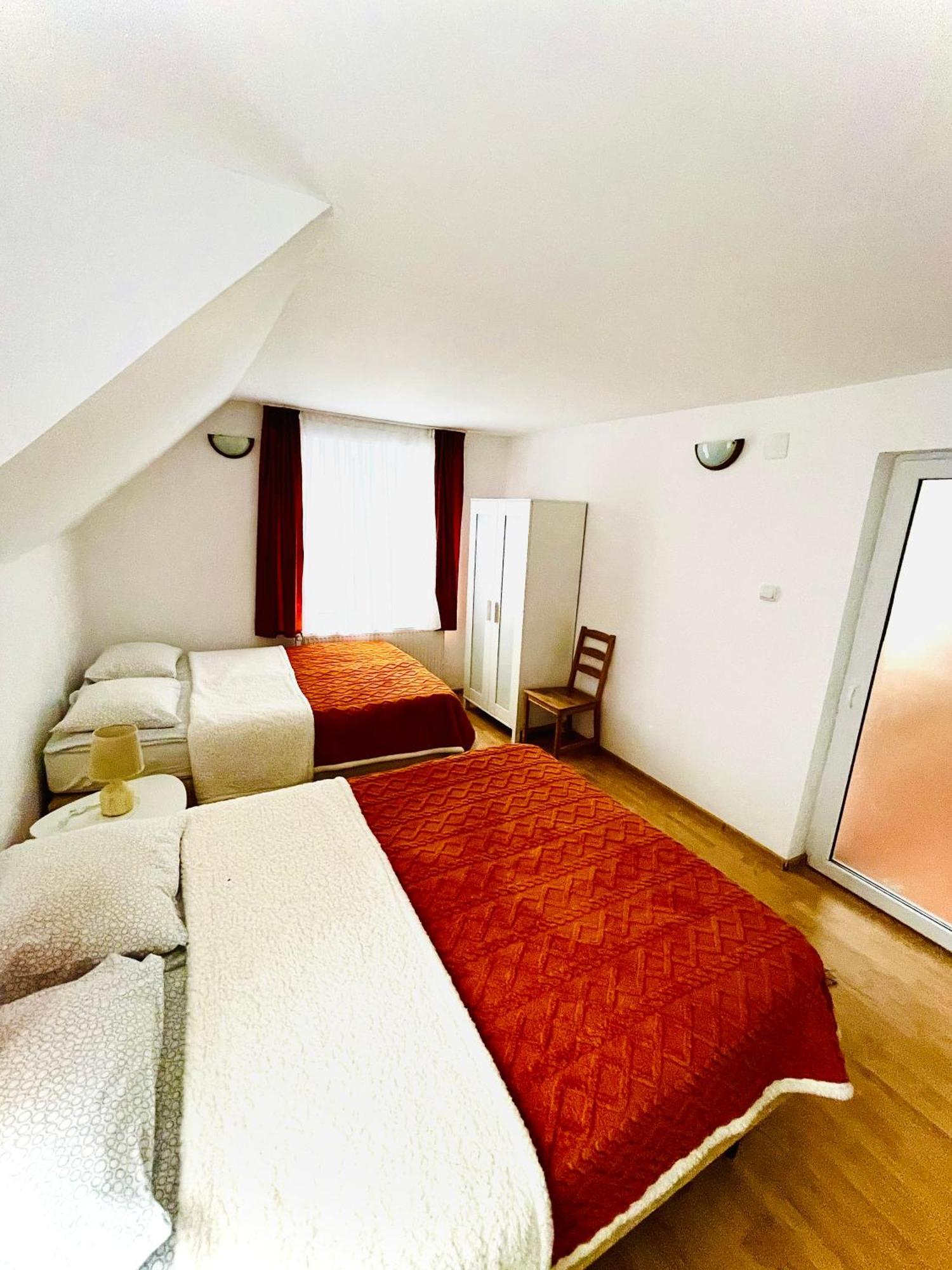 La Mama Hotel Pietroasa  Екстериор снимка