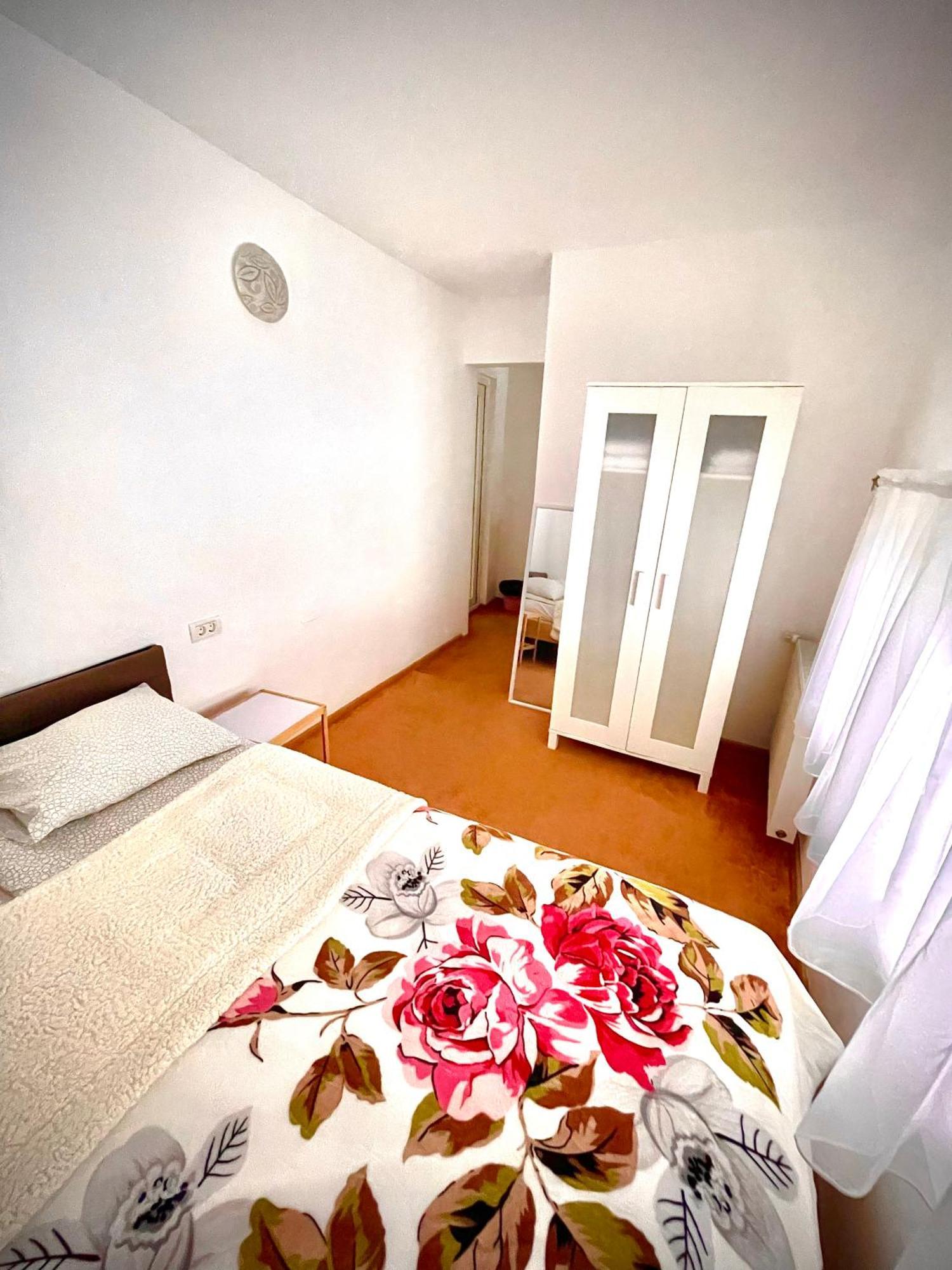 La Mama Hotel Pietroasa  Екстериор снимка