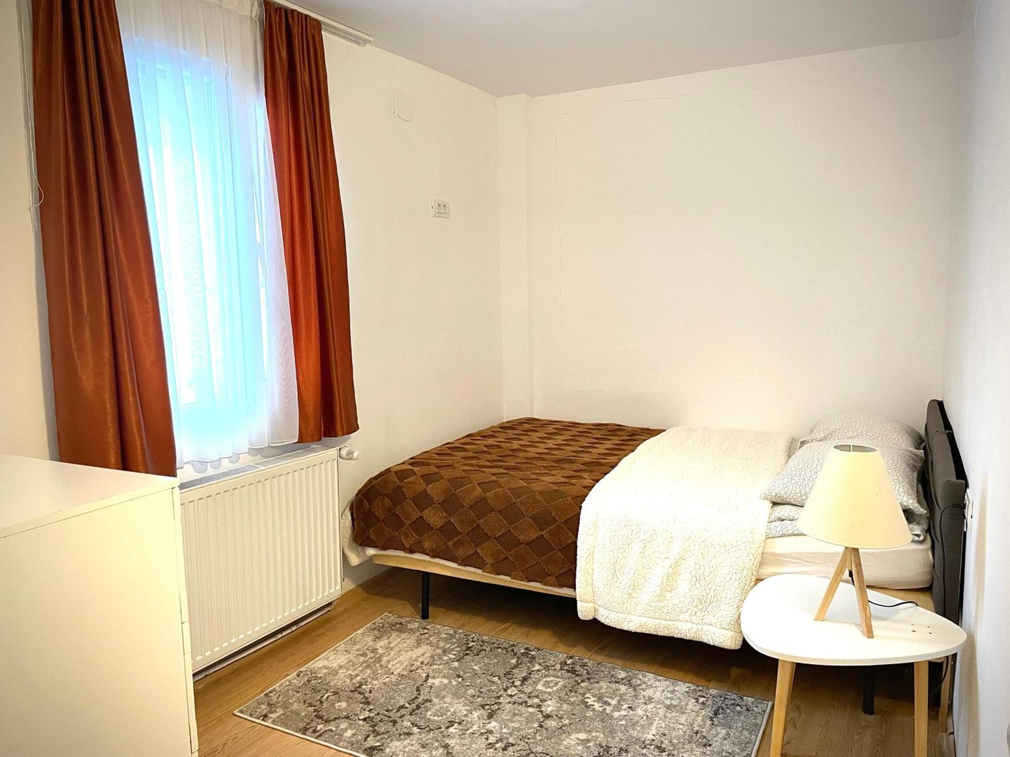 La Mama Hotel Pietroasa  Екстериор снимка