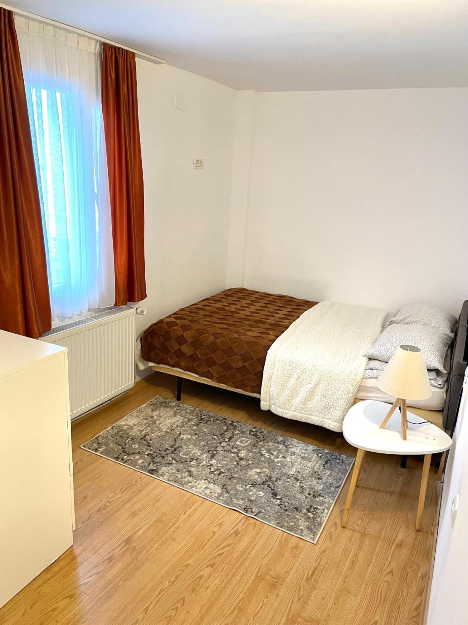 La Mama Hotel Pietroasa  Екстериор снимка